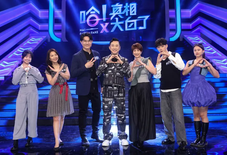 （左起）夏嘉璐、張旭嵐、蔣偉文談孩子的「管機心得」。公視提供