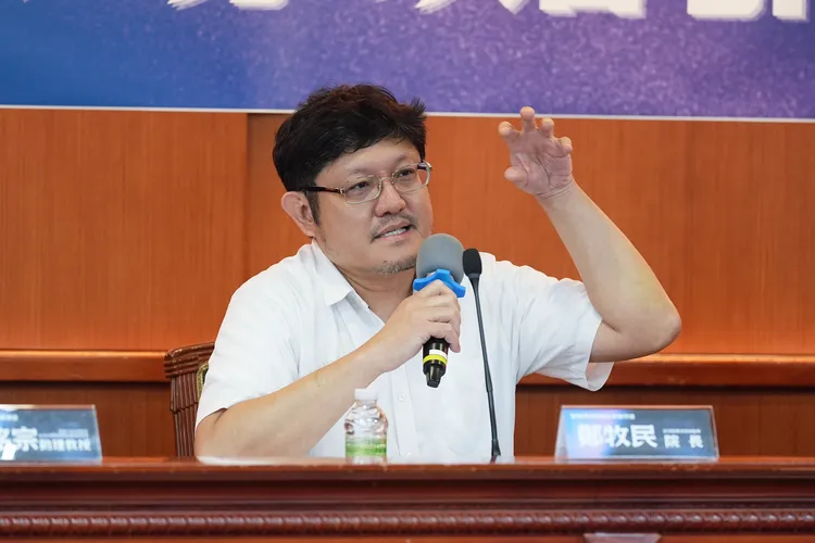 台灣醫事法學會監事鄭牧民認為拍攝醫療過程，較能完整記錄，不讓醫生加諸主觀意識。彭欣偉攝