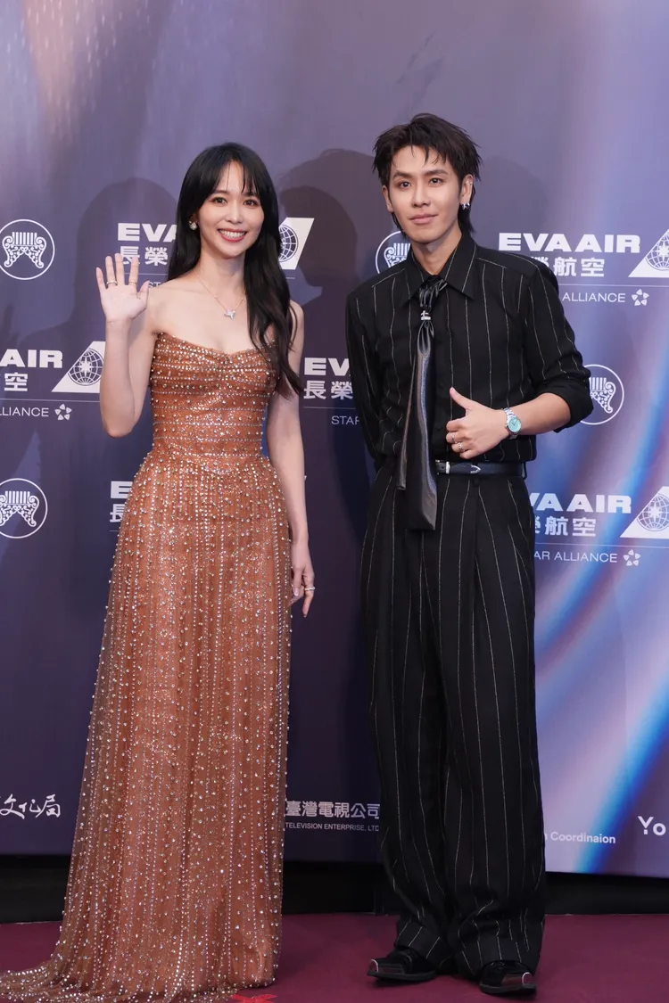 陳明珠（左）與鼓鼓擔任紅膽主持人。攝影中心攝