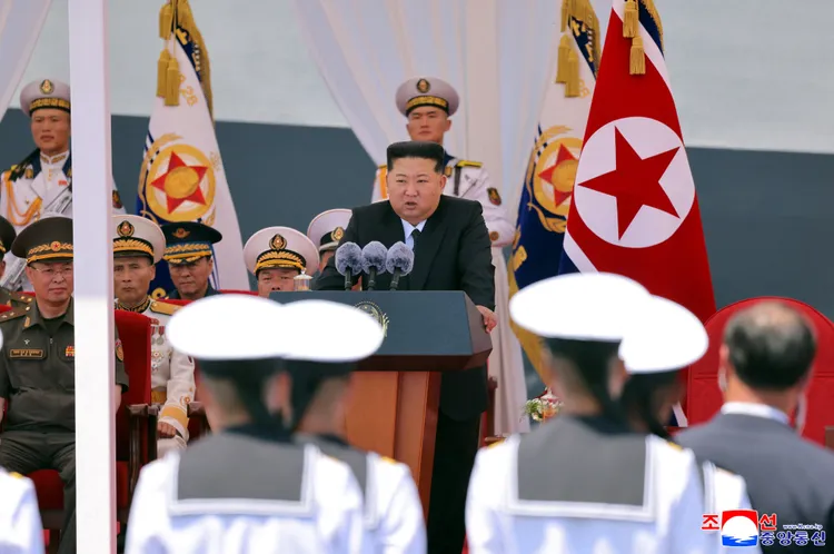 金正恩大談北韓海軍發展。路透社