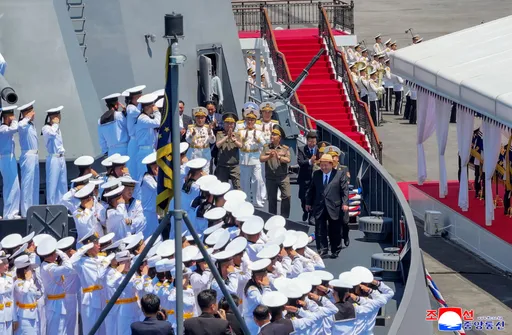 金正恩看驅逐艦嗨喊「海軍強大」　北韓目前還沒基地能停泊