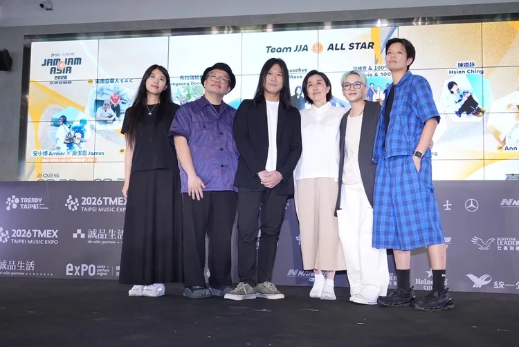 Taiwanese Waves創辦人Mia Min Yen 嚴敏(左起)、顏社KAO!INC.主理人迪拉胖Dela、五月天瑪莎、黃韻玲、范曉萱、Good Show Lab 創辦人「Chris 劉柏君」。彭欣偉攝