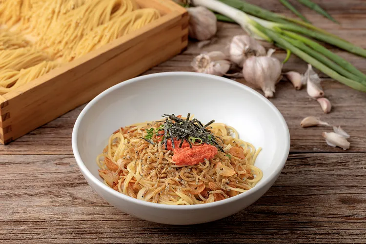 酥炸吻仔魚明太子麵。業者提供