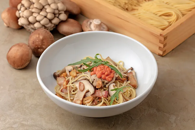 蒜味培根野菇明太子麵。業者提供