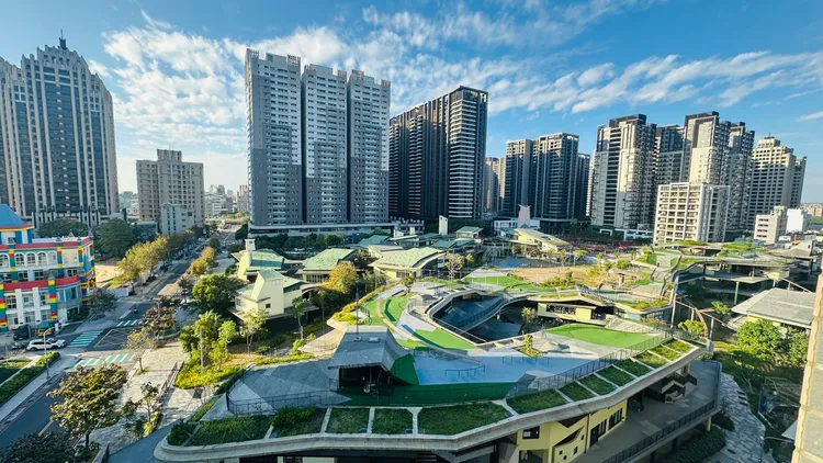 新竹縣市是七大都會區中報稅所得額五年間有10%以上正成長的縣市，但房價亦有近6成以上的漲幅。永慶房產集團提供