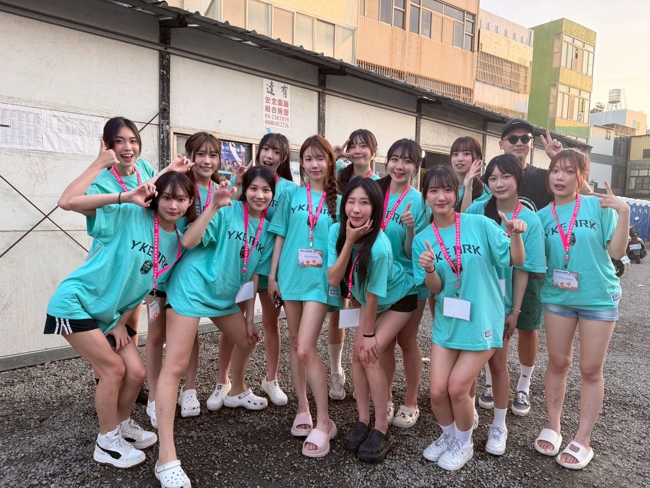 洋基女孩美腿划龍舟成鹿港焦點 首次下水全嚇壞:感覺快翻船