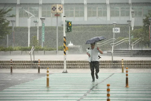 大雨特報！15縣市午後強降雨 　低窪地區慎防積水