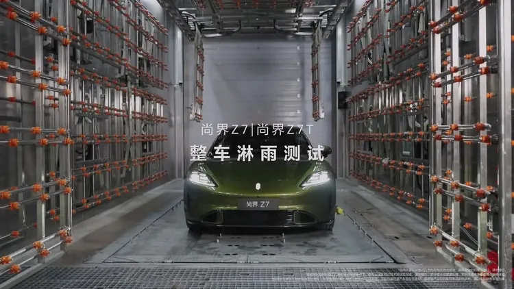 尚界Z7淋雨測試被眾人吐槽。翻攝自threads