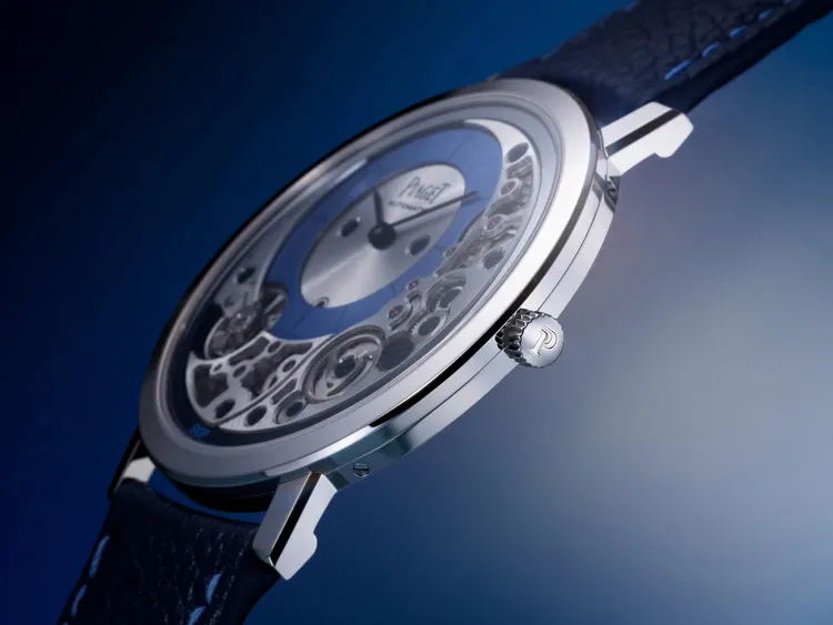 PIAGET Altiplano系列18K白金天藍色超薄自動上鍊腕錶，機身厚度僅有4.3mm。品牌提供