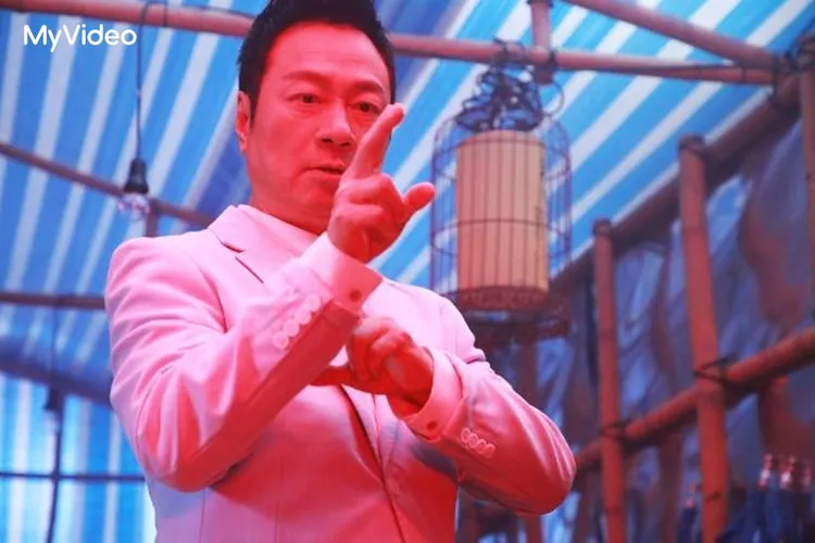 黎耀祥演出風水師。台灣大哥大MyVideo提供