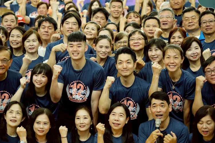 蔣萬安、王齊麟出席全國校長暨台北市學生家長會聯合會羽球公益賽。北市府提供