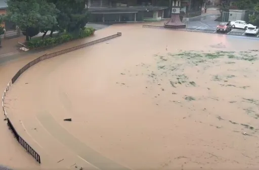 豪雨強襲！竹縣多處淹水　新埔國中、桃山國小停課