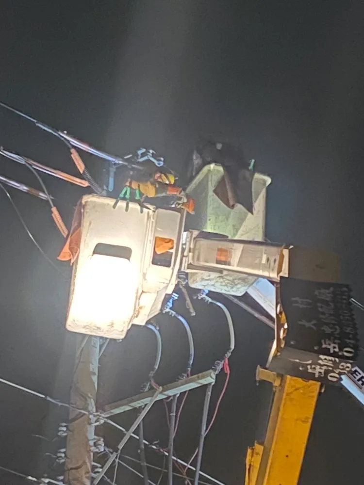 台電緊急派人搶修，昨晚11時15分全數復電。台電提供
