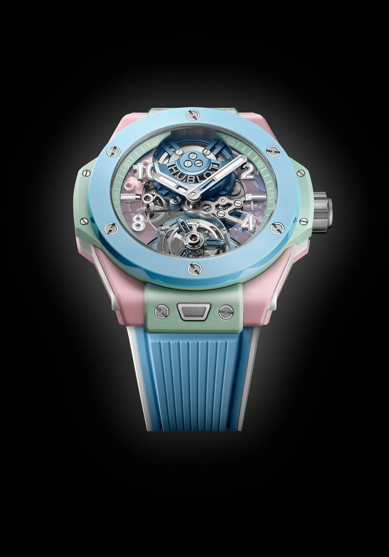 HUBLOT BIG BANG SUMMER 粉彩陶瓷陀飛輪腕錶，44mm，微噴砂與拋光處理「晨曦粉」及「薄荷綠」高科技陶瓷錶殼，透明粉紅藍寶石水晶面盤，天空藍、薄荷綠、晨曦粉橡膠錶帶（內襯白色橡膠），HUB6035自製自動上鍊陀飛輪機芯，動力儲72小時，防水深度30米，全球限量10只，349萬4000元。品牌提供 