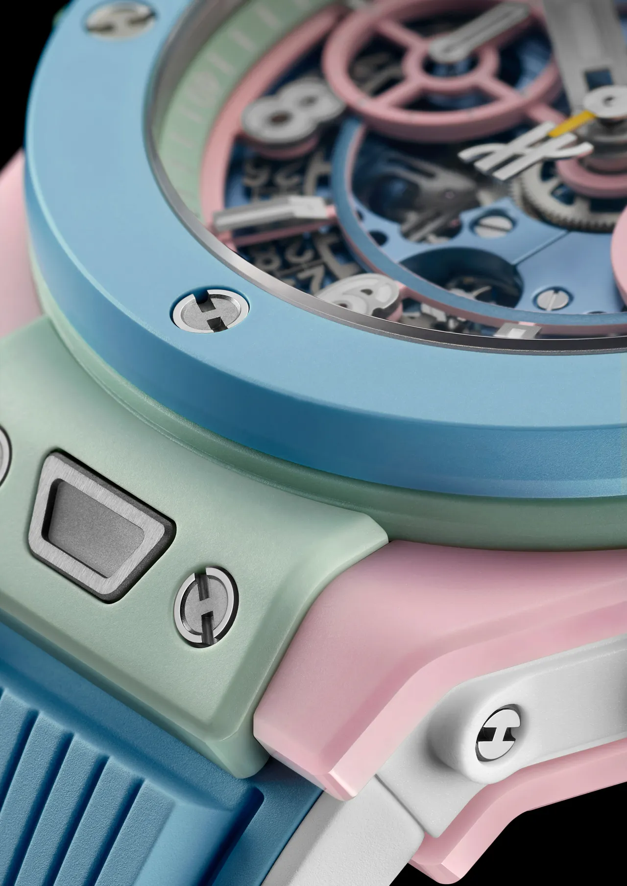 HUBLOT BIG BANG SUMMER粉彩陶瓷計時碼錶，42mm，微噴砂與拋光處理「晨曦粉」及「薄荷綠」高科技陶瓷錶殼，晨曦粉與薄荷綠雙色鏤空面盤，天空藍、薄荷綠、晨曦粉橡膠錶帶（內襯白色橡膠），HUB1280 UNICO自製自動上鍊飛返計時機芯，動力儲存72小時，防水深度100米，全球限量200只，101萬7000元。品牌提供 