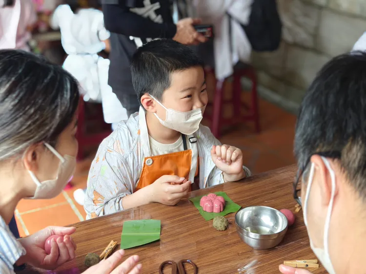 親子共同製作客家粄食，感受客家粄食文化魅力。客家局提供