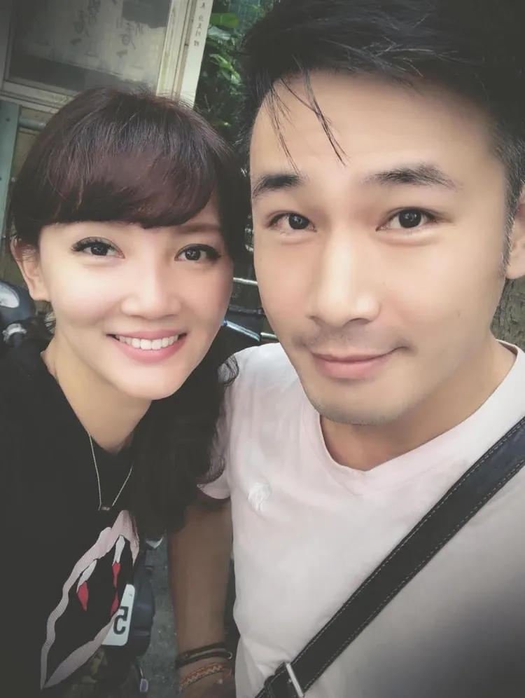 傅太太曬出兩人登記結婚照思念傅子純。