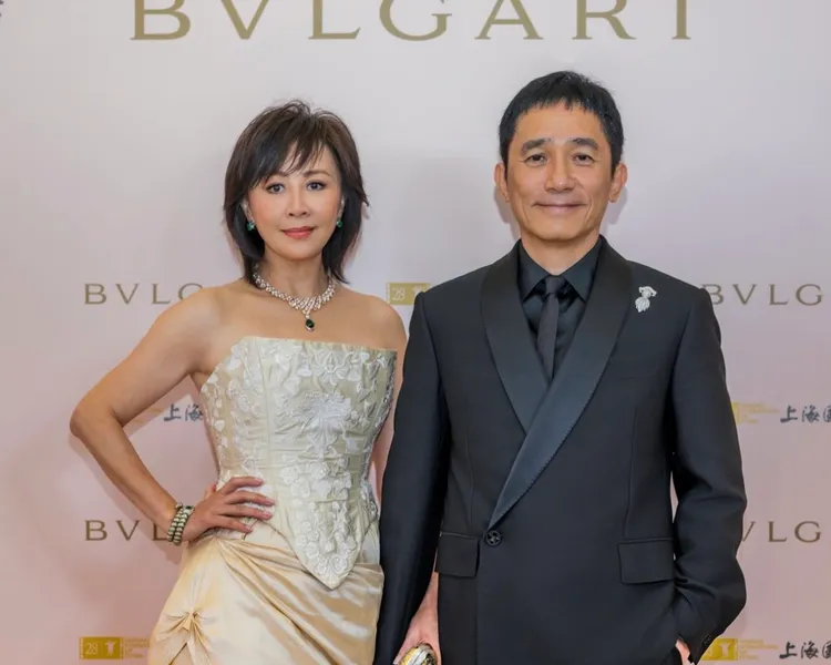 梁朝偉（右）與老婆劉嘉玲一起走紅毯。翻攝IG