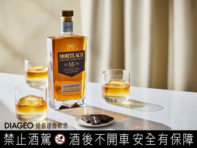 慕赫 16 年以 2.81 蒸餾工藝釀出厚實酒體，700ml 售價 2,100 元。帝亞吉歐提供