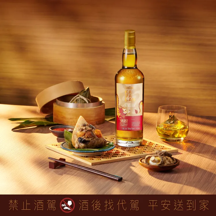 噶瑪蘭蘭姆桶威士忌原酒以蘭姆酒桶熟成，原桶強度 700ml 售價 4,000 元。金車提供