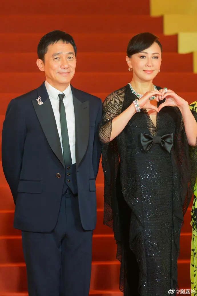 劉嘉玲（右）與梁朝偉現身再度成為焦點。翻攝微博