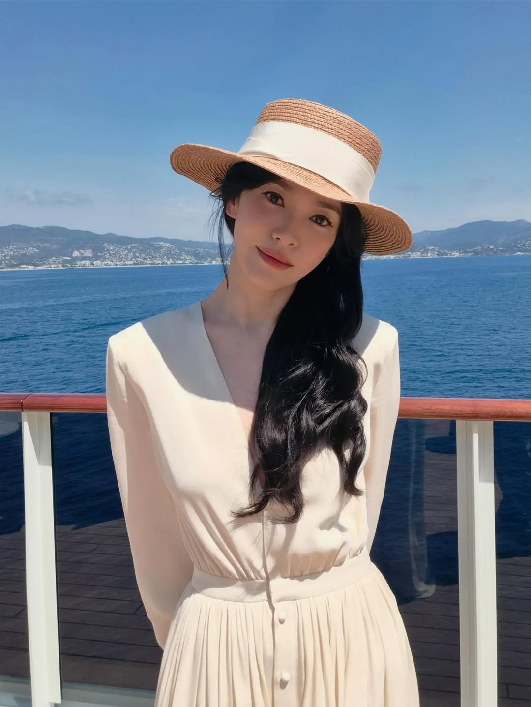 宋慧喬在遊艇上留下神級美照。品牌提供