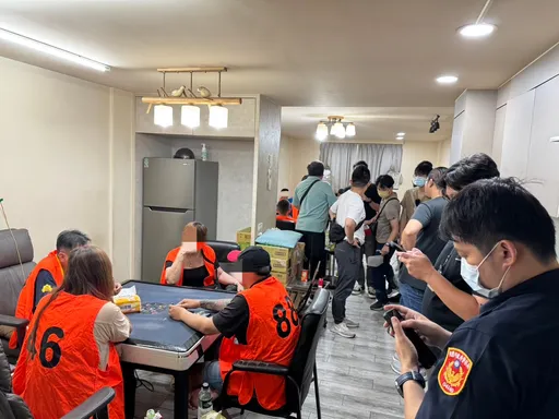 便利商店樓上鐵皮屋淪麻將窟！　壢警出擊逮負責人、賭客共12人法辦