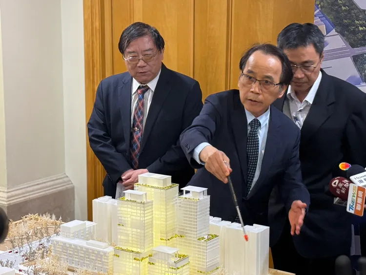 高市副市長林欽榮指出，該案實施者可分回2地號精華房地並享有最高1.5倍都更容積獎勵。葉家銘攝