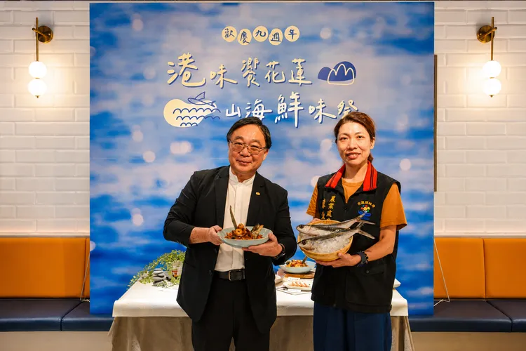 大成集團副總裁韓家寅(左)與花蓮縣政府農業處處長陳淑雯(右)。業者提供