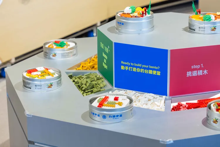 台鐵便當體驗店積木共創區。鴻梅文創提供