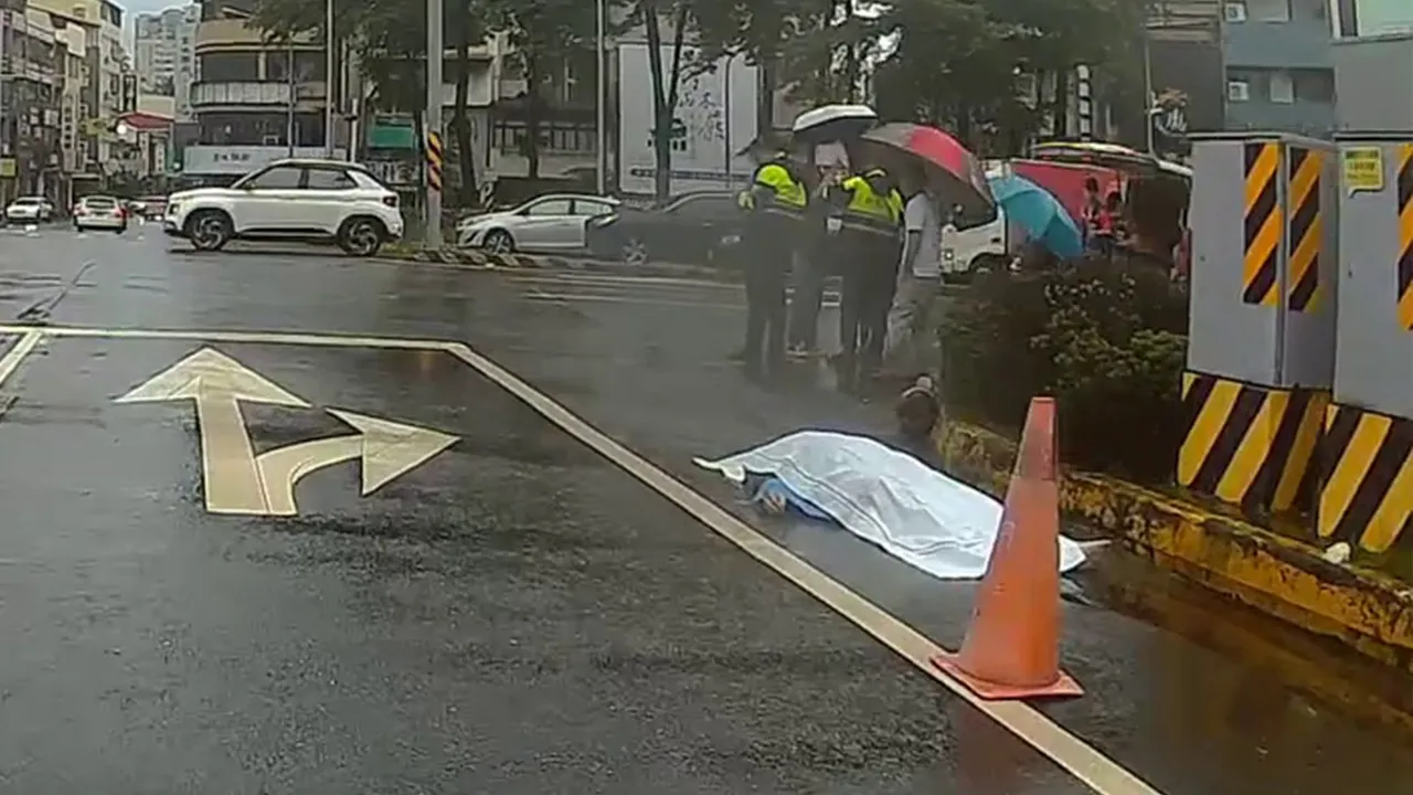 台南西門圓環奪命車禍！轎車撞飛機車　騎士慘死