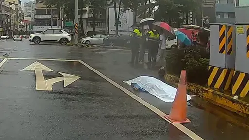 台南西門圓環機車與轎車猛撞！騎士當場死亡　警方調查肇事原因