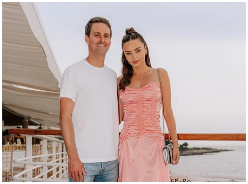 真・活菩薩！超模米蘭達偕百億富翁夫出手　替26萬加州人清償醫療債