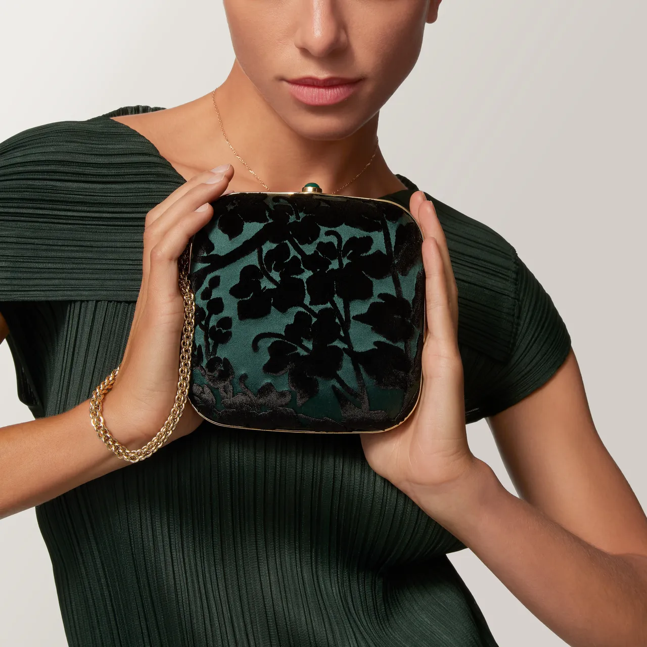 Cartier Soir 方形包款。品牌提供