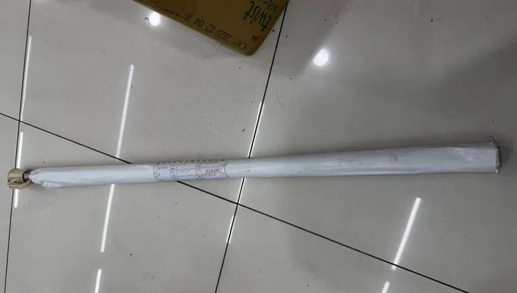 警方查扣金屬傘座桿。翻攝畫面