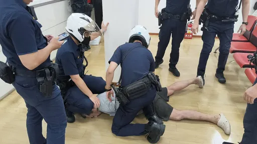 板橋驚傳銀行搶案！嫌持利剪犯案　警1分鐘火速壓制逮人