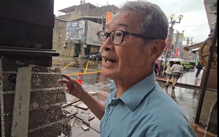 世紀廣場張姓主委研判可能風壓加上下雨潮濕，天花板承受不了才會掉落。翻攝畫面