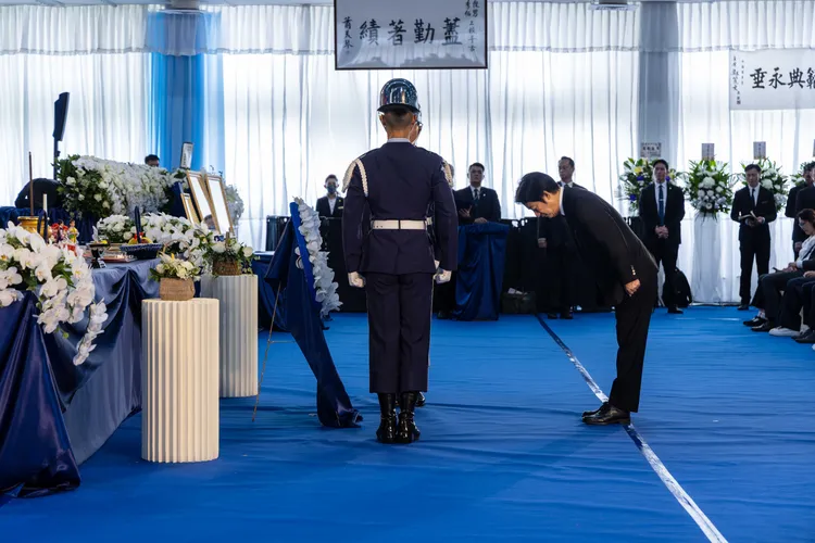 賴清德說，「謝謝你們，任務已經完成，請卸下重擔，放心飛翔，我們永遠以你們為榮」。總統府提供