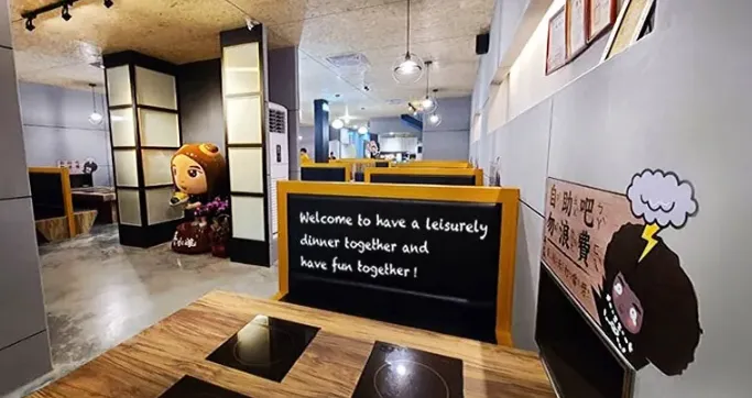 台中大雅區一家連鎖火鍋店驚傳倒閉，黃姓負責人夫妻疑因投資失利，捲款上億元潛逃。翻攝店家粉專