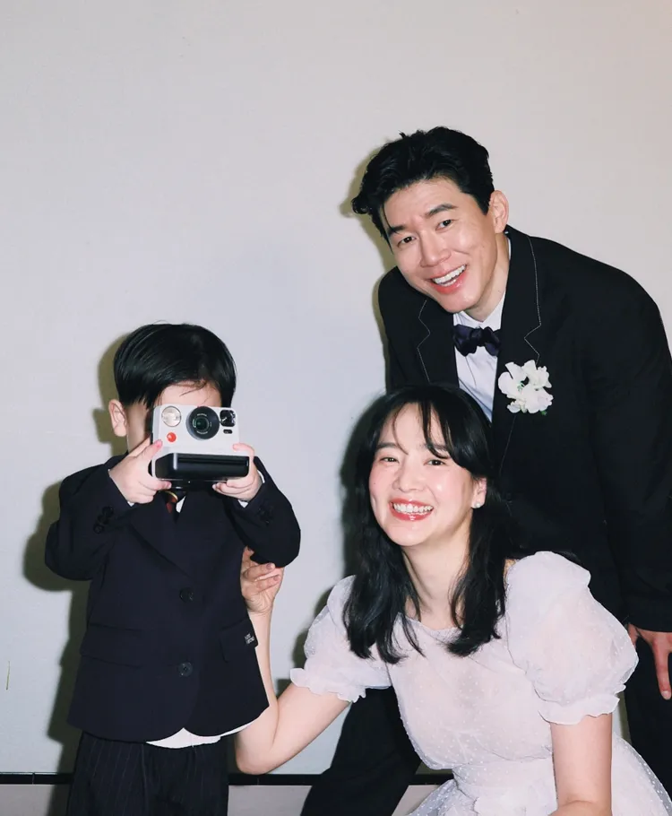 金武烈與尹昇娥結婚11年，育有3歲兒子。翻攝尹昇娥IG