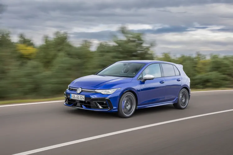 Golf R搭載可輸出333匹最大馬力與42.8公斤米扭力的動力系統，0至100km/h加速僅需4.6秒。業者提供