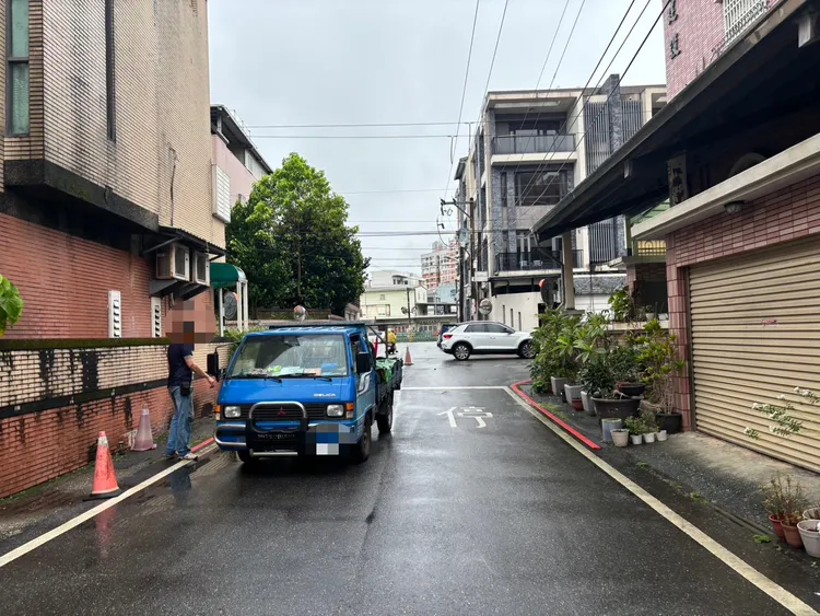 肇事的小貨車。警方提供