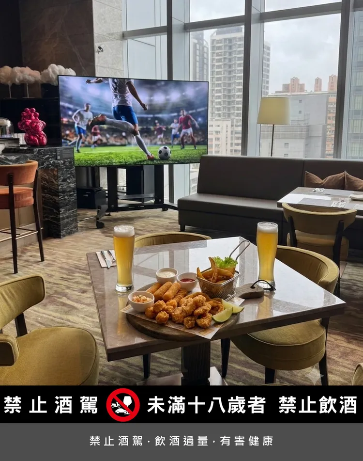大廳酒吧於世足賽事期間推出餐飲優惠。六福萬怡提供
