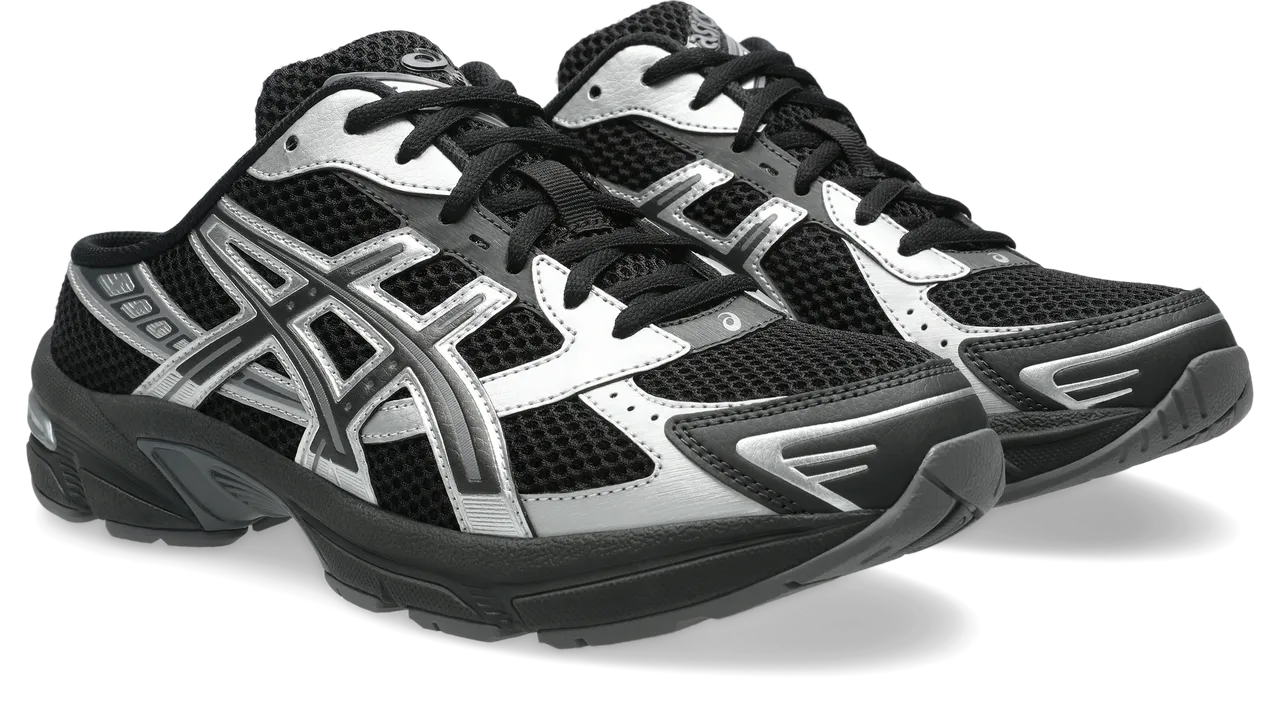 ASICS GEL-1130 Mule（經典黑）， 3280元。品牌提供