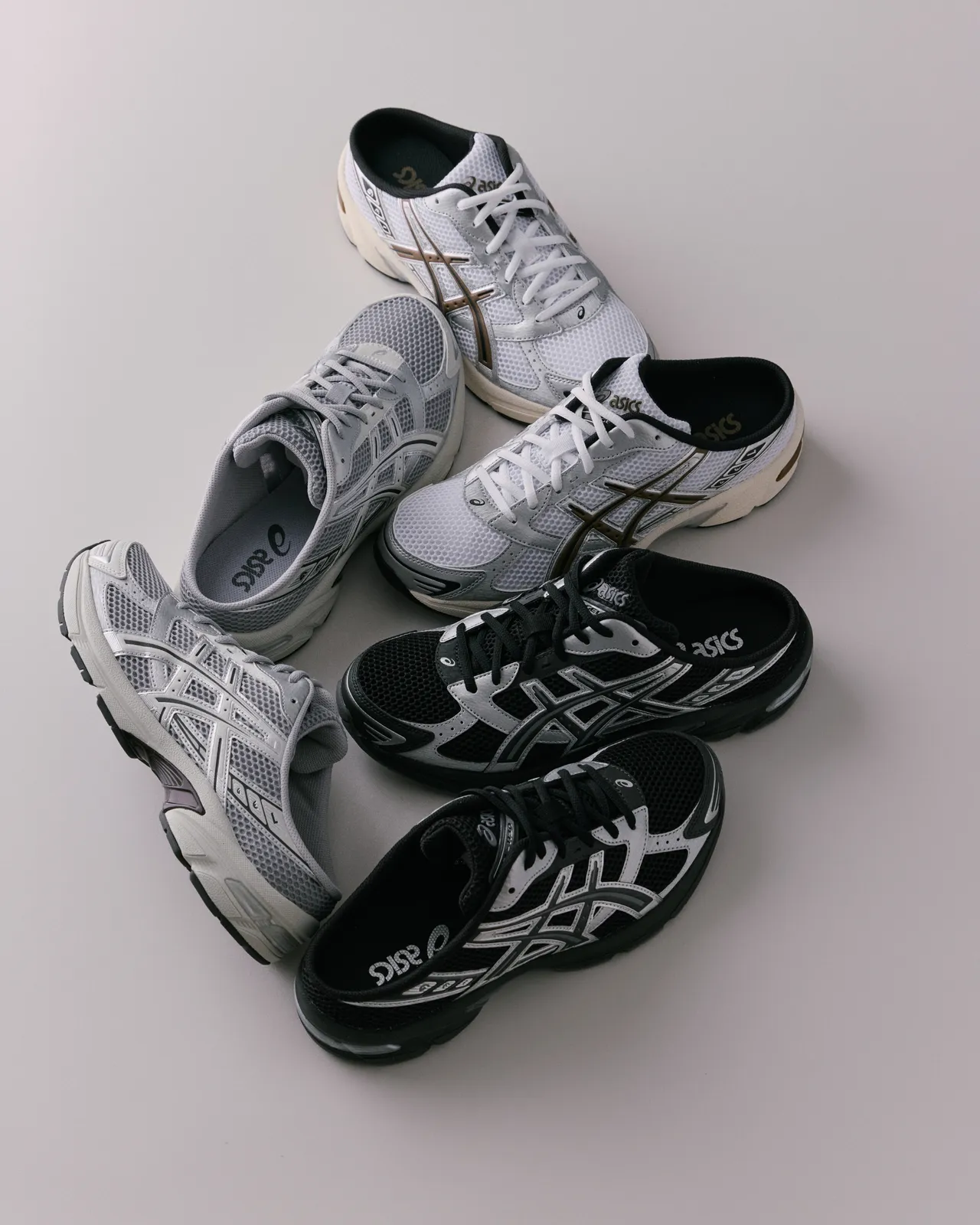 ASICS將經典復古跑鞋GEL-1130改造成運動穆勒鞋型。品牌提供
