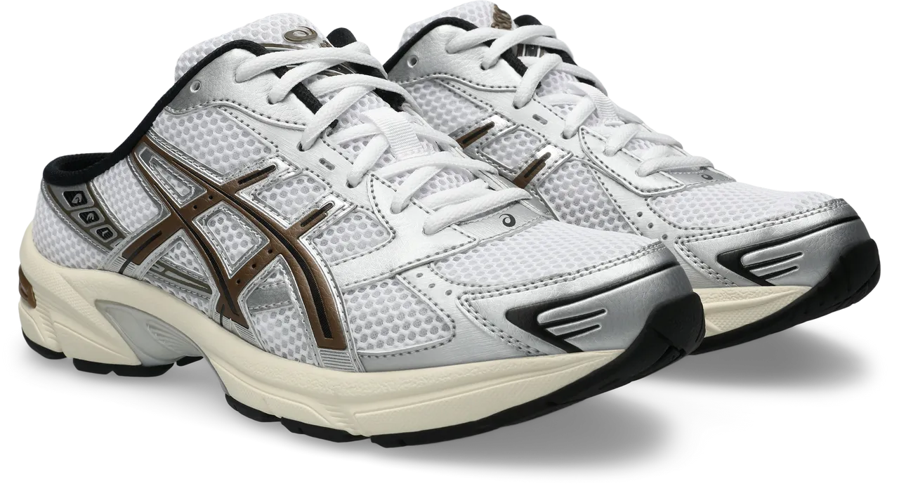 ASICS GEL-1130 Mule（大地棕）， 3280元。品牌提供