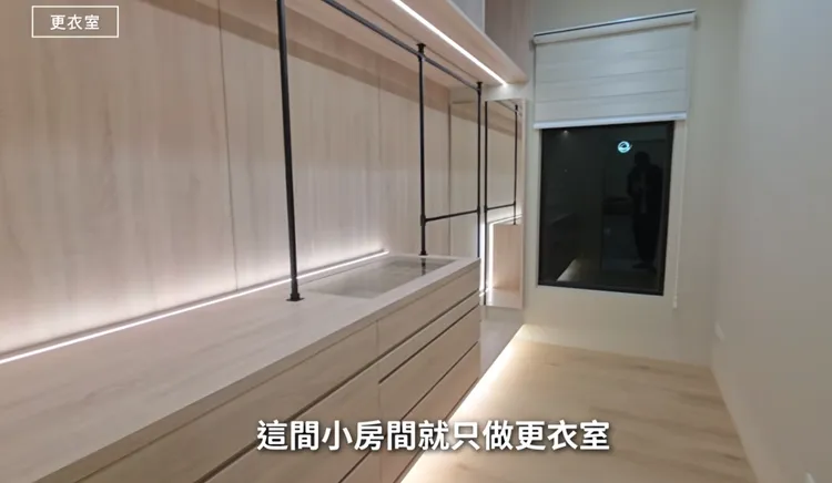 更衣室。翻攝傑克開吃YT