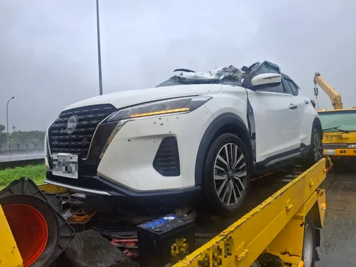 國3苗栗段驚悚車禍！　天外飛來輪胎重砸3人輕重傷送醫