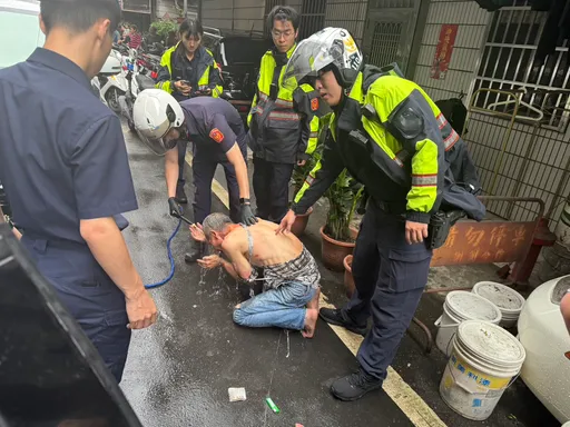 板橋賓士車拒檢逃竄　警連開8槍！逮人又搜出毒品