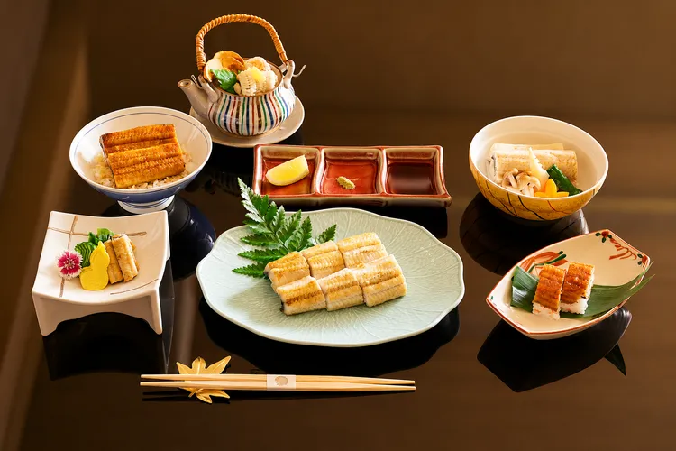 HAYASE日本料理的「鰻魚盡享會席」透過燒、蒸、壽司、炊飯等多元技法呈現鰻魚本身細緻油脂與鮮甜風味。業者提供